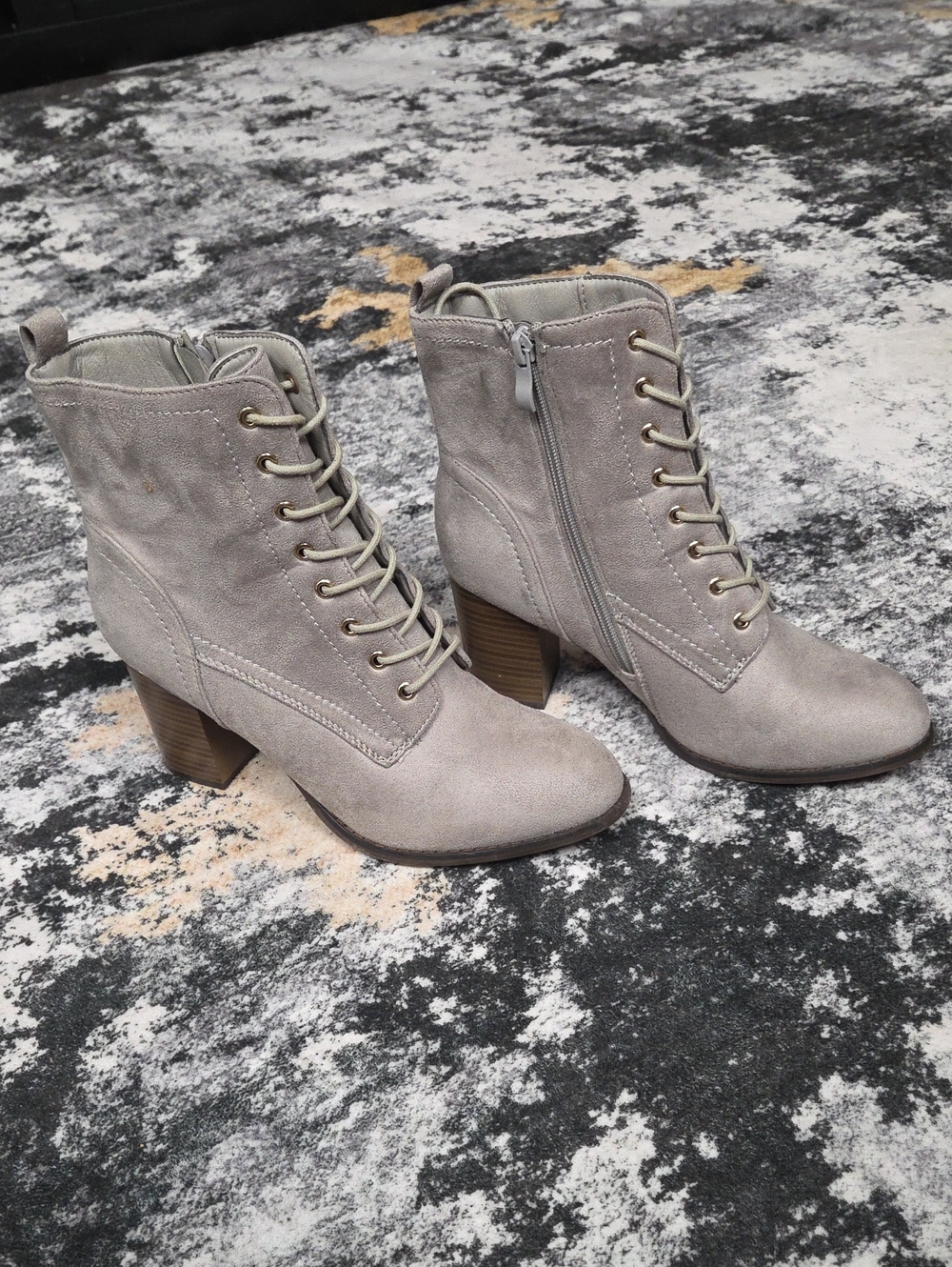 Women's Lace-Up Block Heel Ankle Boots - Light Gray